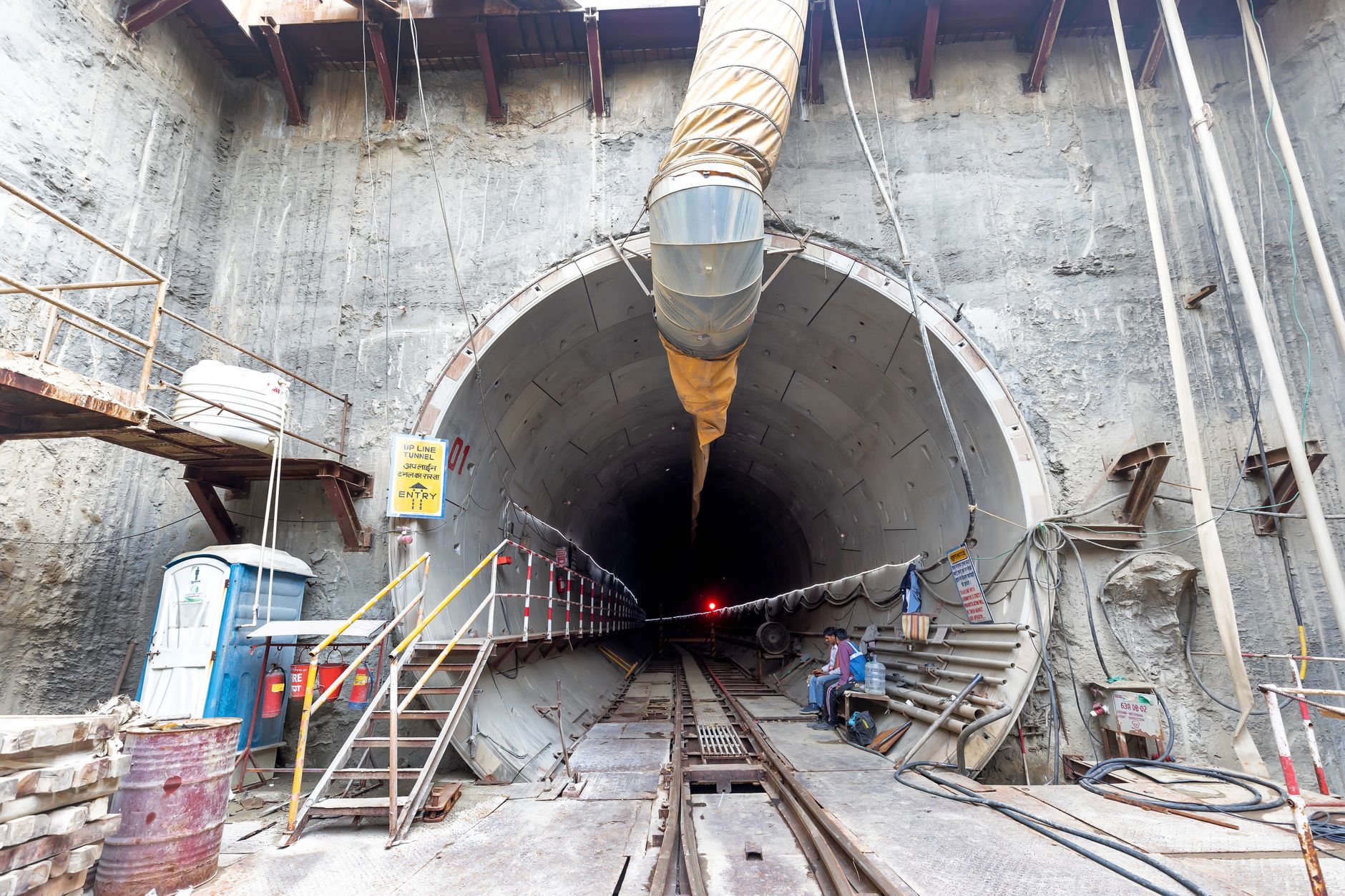 Progresul lucrărilor la tunelurile de pe A1 Sibiu-Pitești: Robești a ajuns la etapa de cămășuire