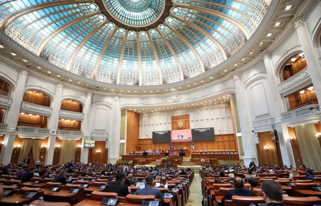 Se formează un grup de lucru pentru analizarea reducerii numărului de parlamentari în Camera Deputaților