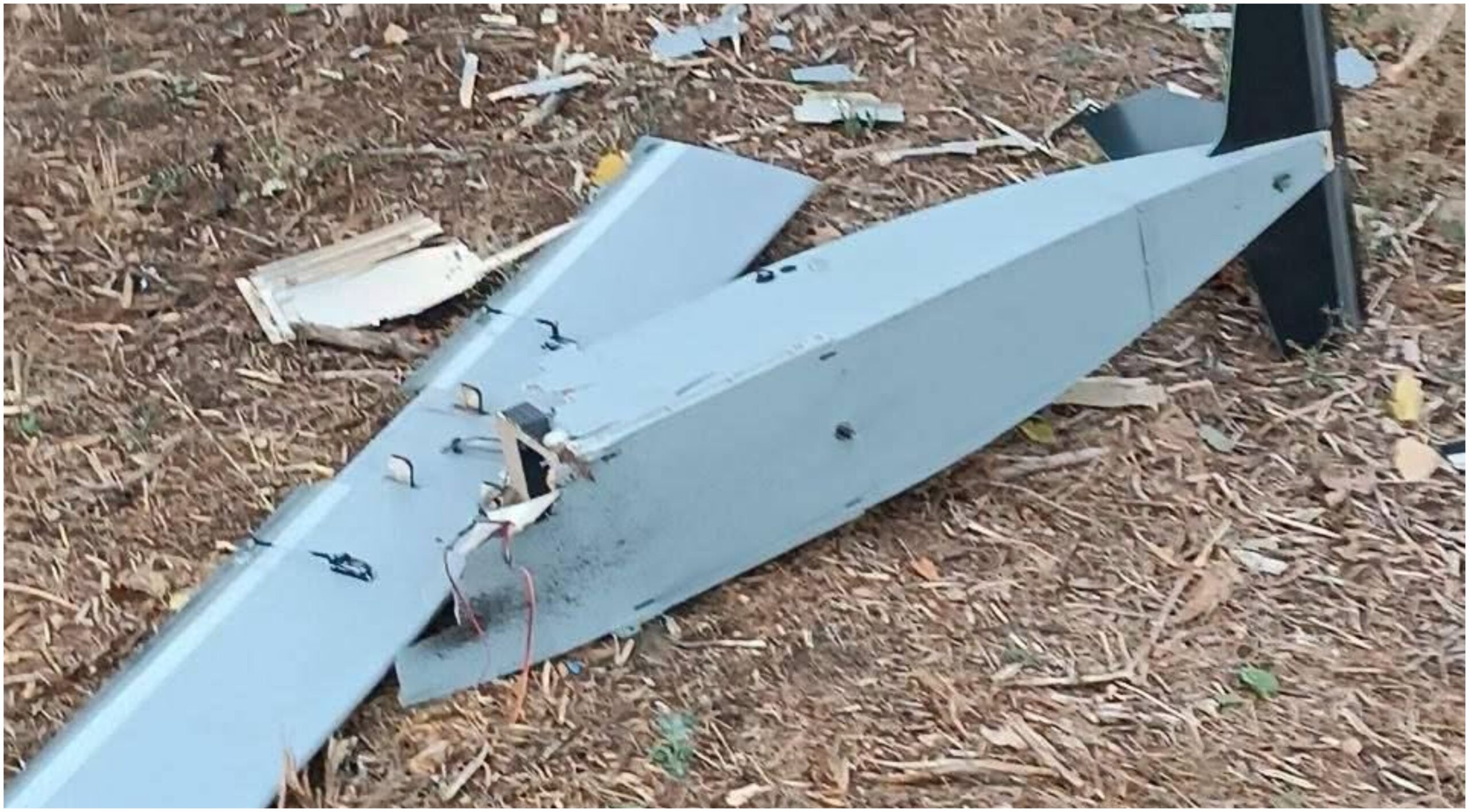 Fragmente de dronă descoperite pe un câmp în Republica Moldova, zona a fost securizată de poliție