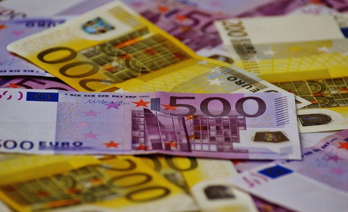 Arestați preventiv doi oameni de afaceri pentru solicitarea unei șpăgi de 450.000 de euro
