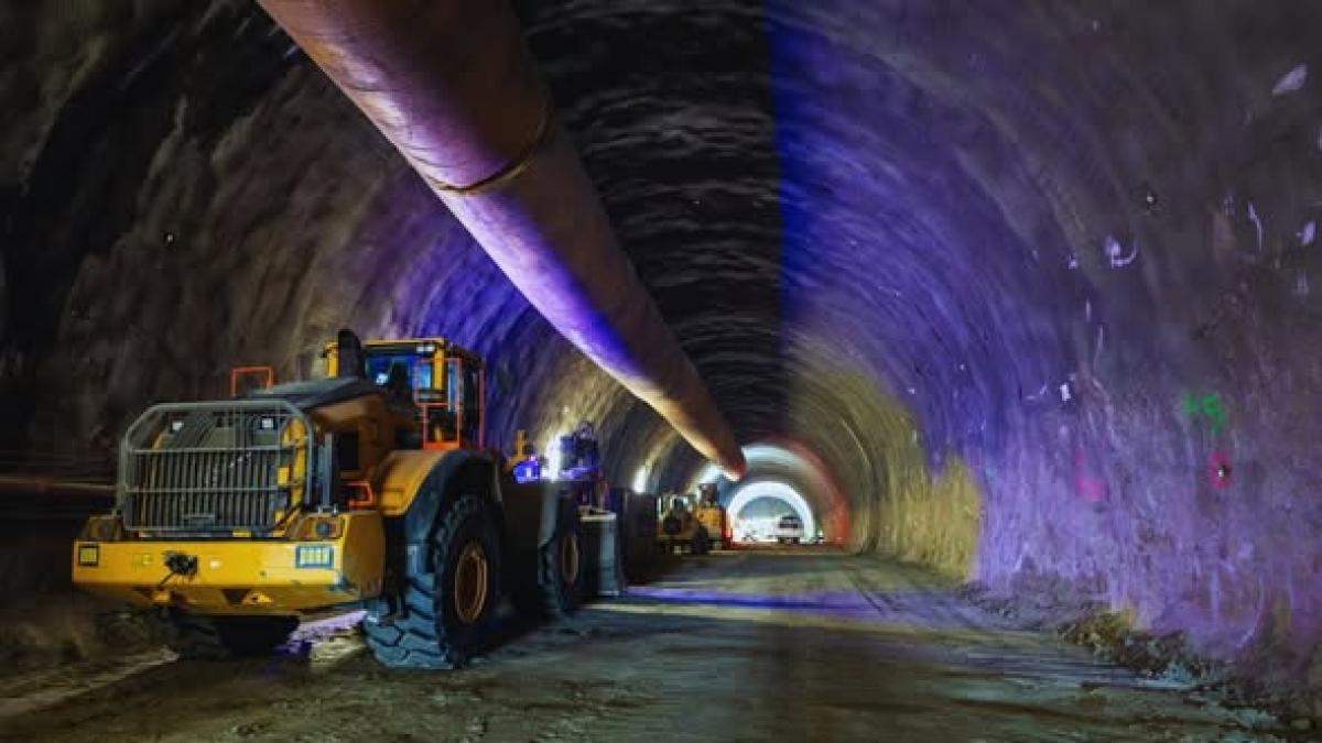 Primul tunel forat de autostradă din România este finalizat: Tunelul Curtea de Argeș este gata