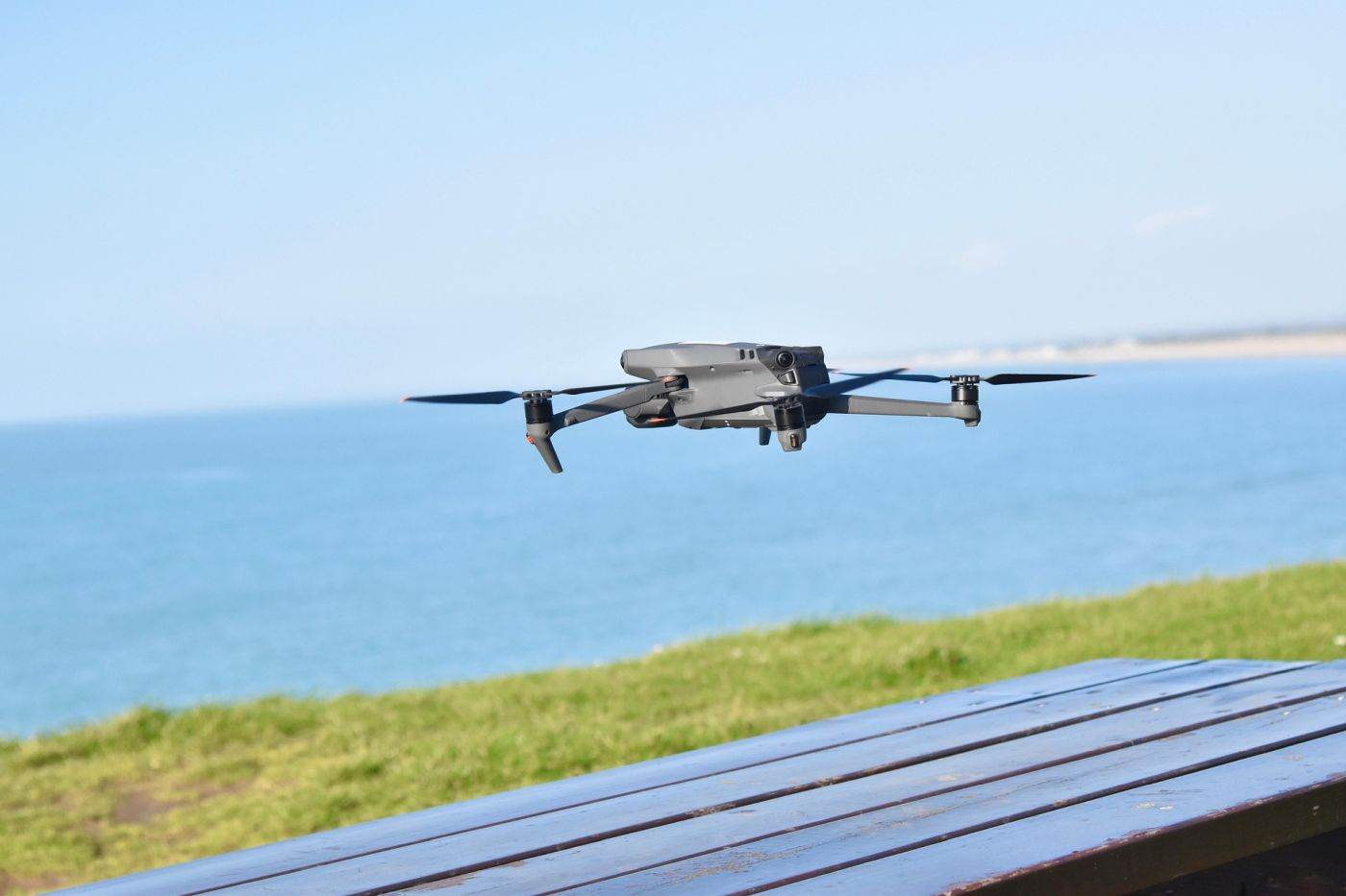 Dronă detectată în spațiul aerian al României în zona Costeștiului; MApN trimite o echipă de cercetare în Tulcea