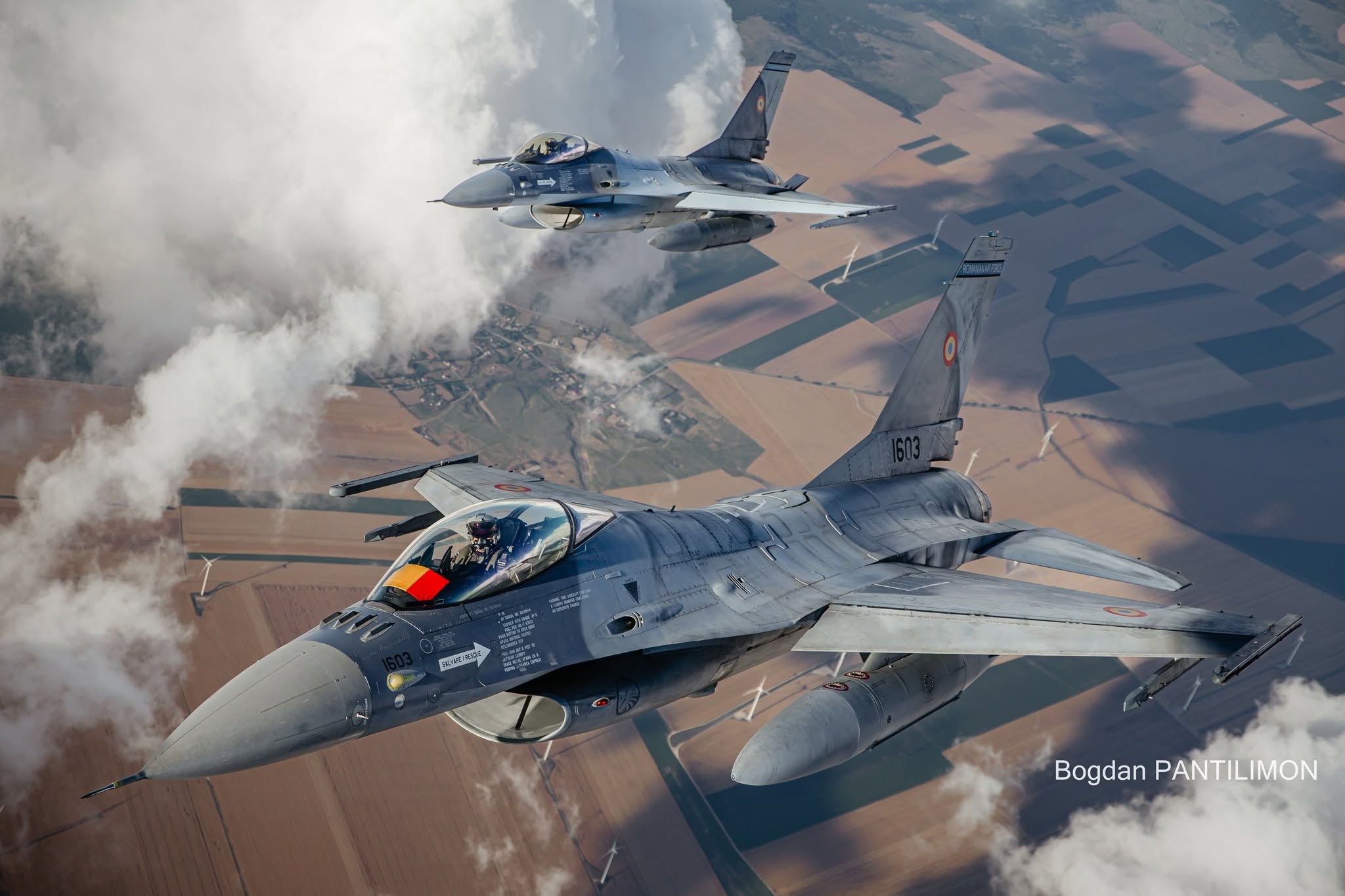 Deficit de piloți pentru avioanele F-16 ale României și scădere a orelor de zbor