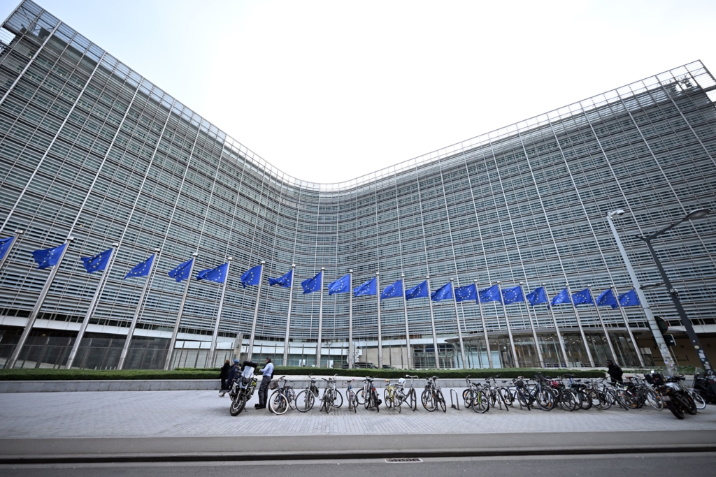 UE aprobă cinci proiecte de apărare paneuropene, România fiind implicată în toate inițiativele