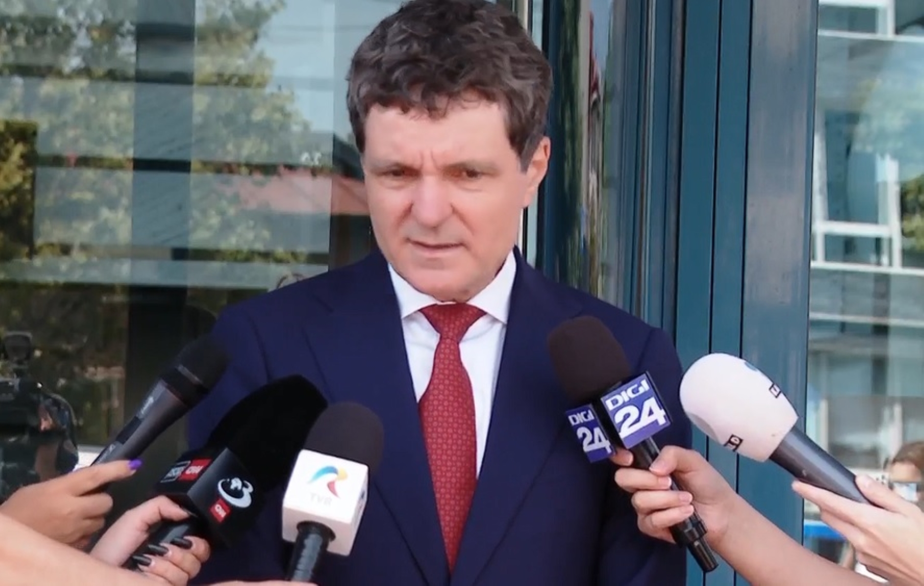 Nicușor Dan vrea să finalizeze desemnarea premierului înainte de plecarea în SUA