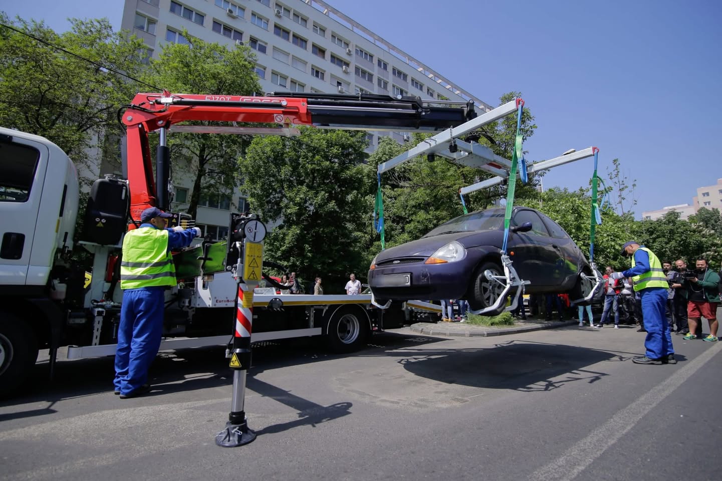 Primăria Capitalei propune noi reguli pentru ridicarea autovehiculelor parcate ilegal în centru