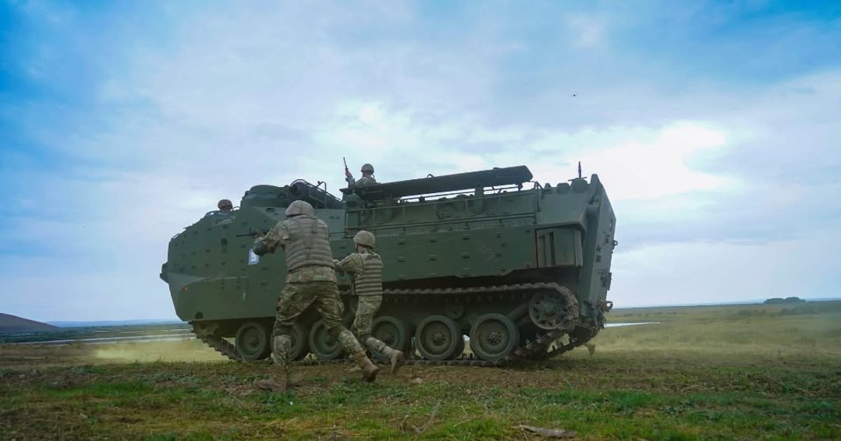 Noile vehicule amfibii AAV-7 au intrat în dotarea Forțelor Navale Române