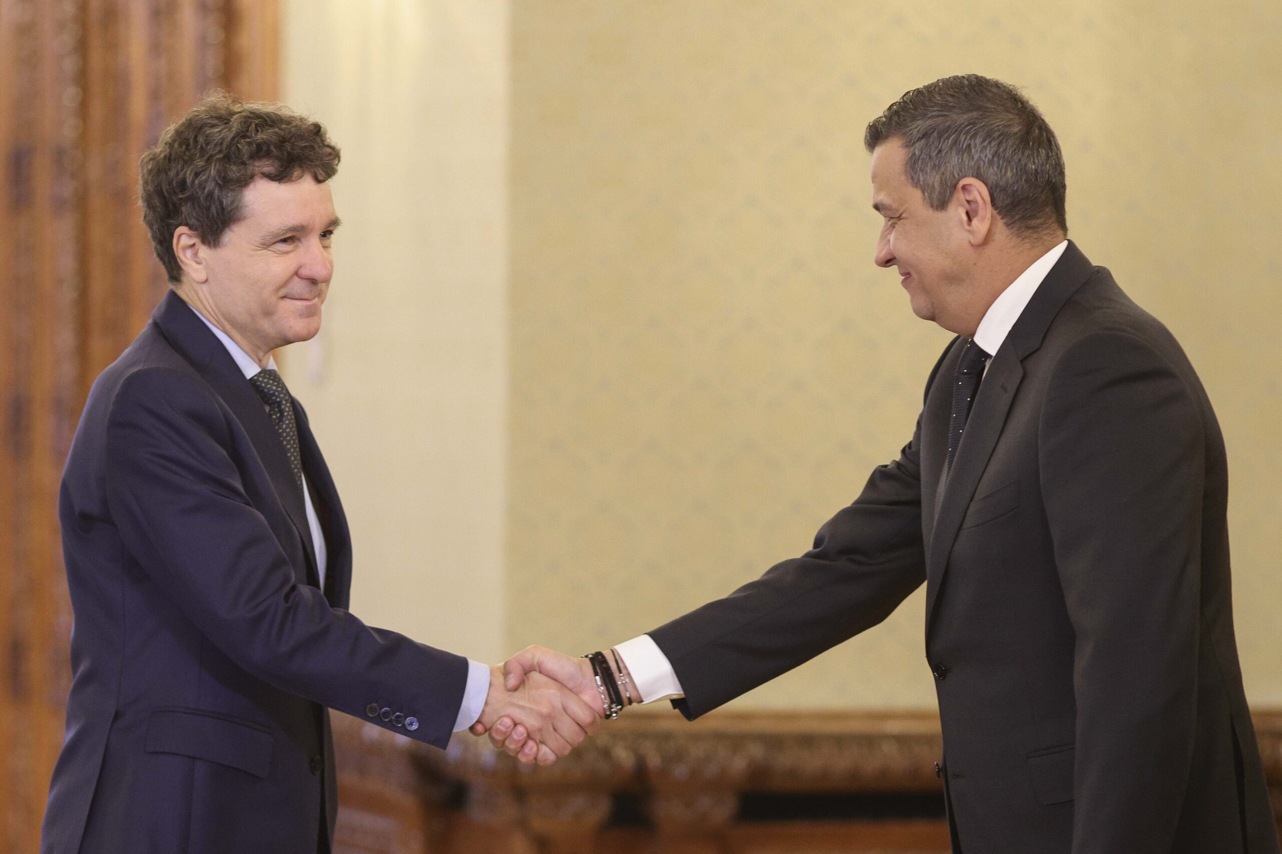 Viitorul guvernului condus de Siegfried Mureșan sub presiunea votului parlamentar