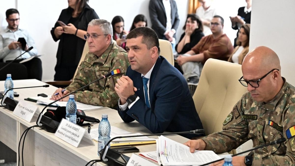 Explicații de la MApN privind prezența ofițerilor în uniformă la audierea lui Radu Miruță la Parlament