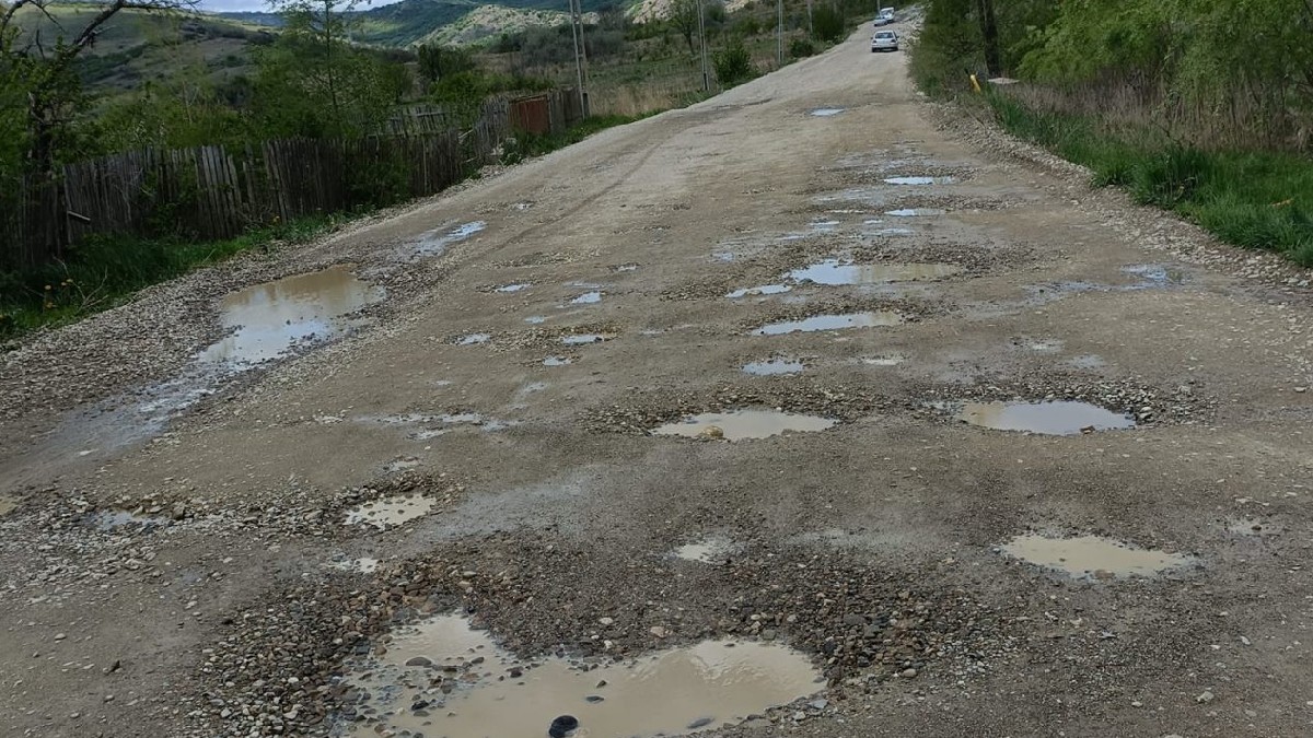 Reabilitarea drumului către Vulcanii Noroioși începe luni, după trei ani de blocaj
