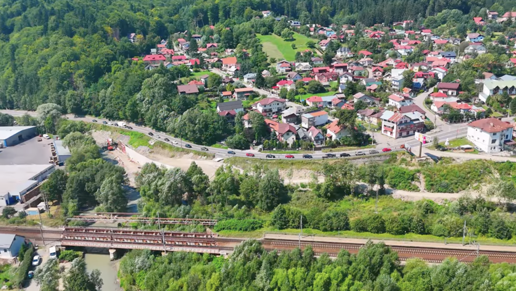 Lucrările la Centura Azuga – Bușteni avansează: au fost montate grinzile la Podul numărul 5