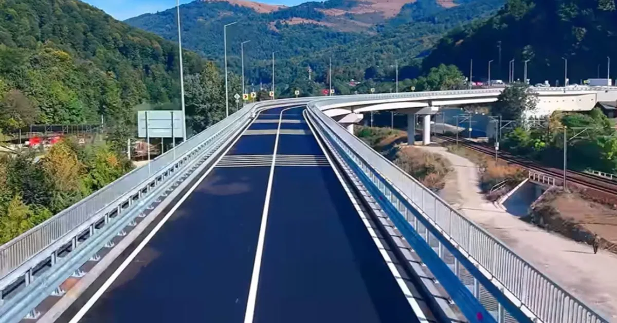 Inaugurată centura orașului Comarnic, un tronson de aproape 6 km destinat fluidizării traficului pe Valea Prahovei