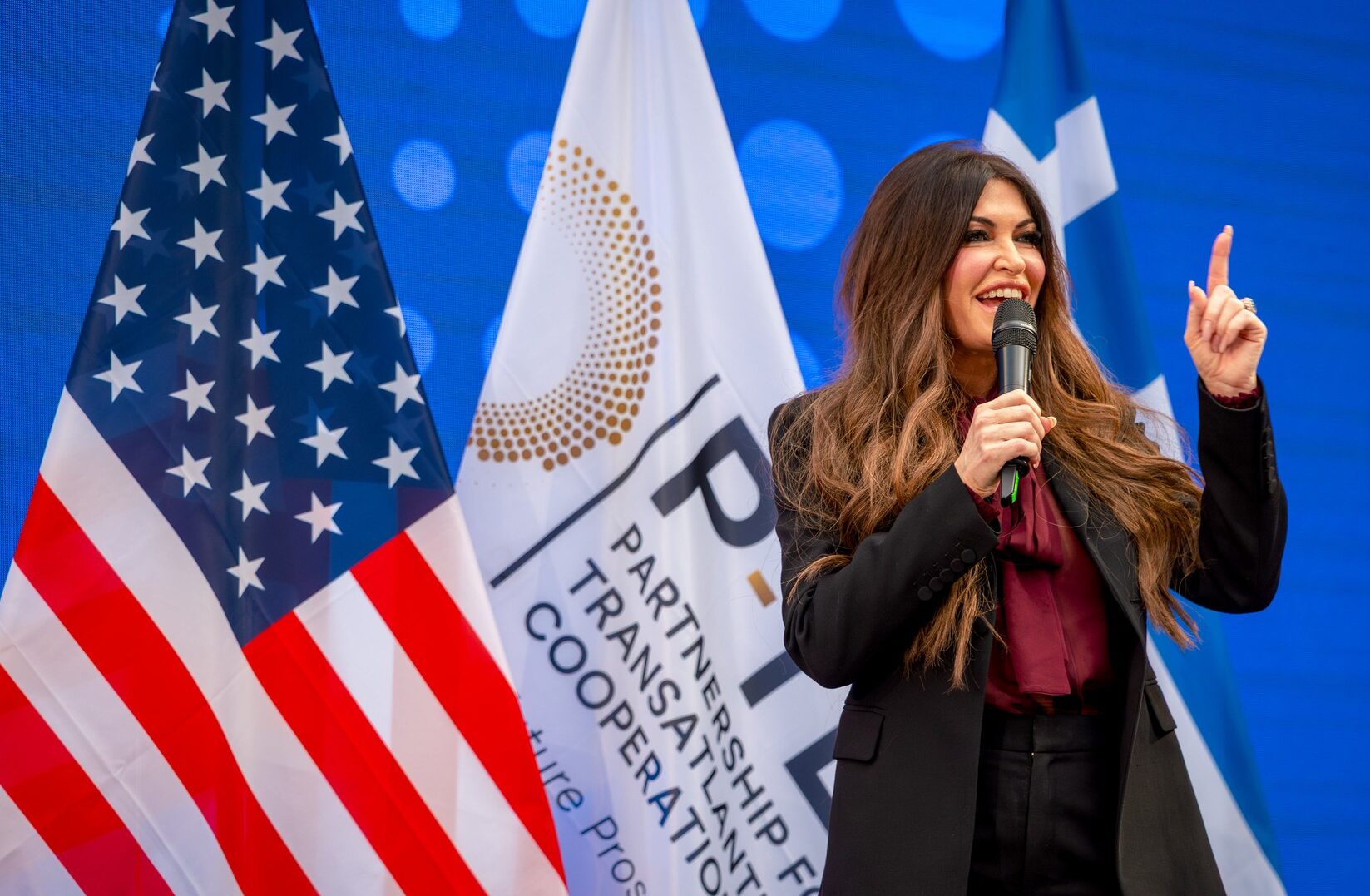 Lideri democrați din SUA cer investigarea ambasadoarei Kimberly Guilfoyle pentru conduite neadecvate