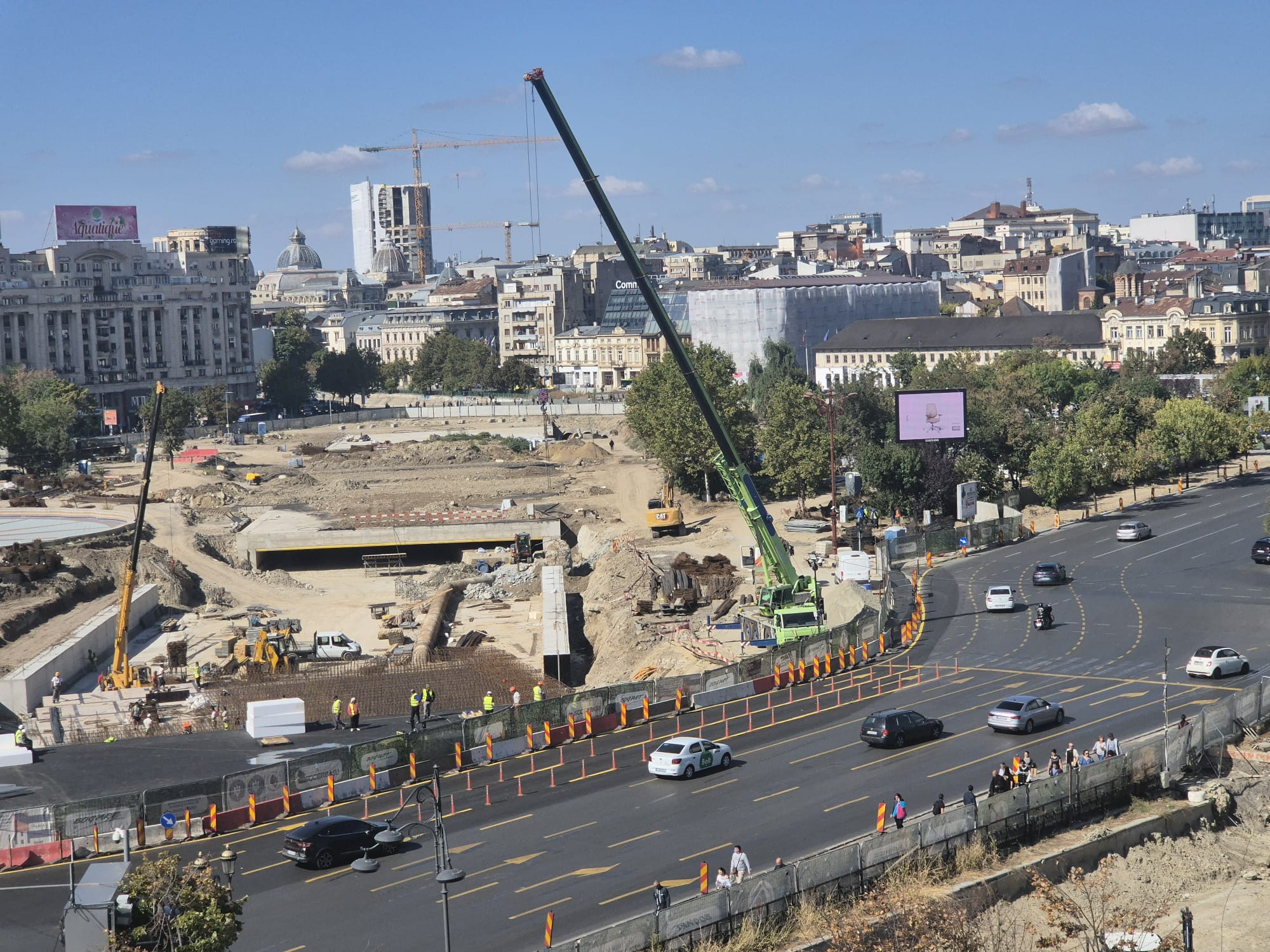Lucrări la Planșeul Unirii: se folosesc utilaje de tip „cârtiță” pentru consolidarea infrastructurii