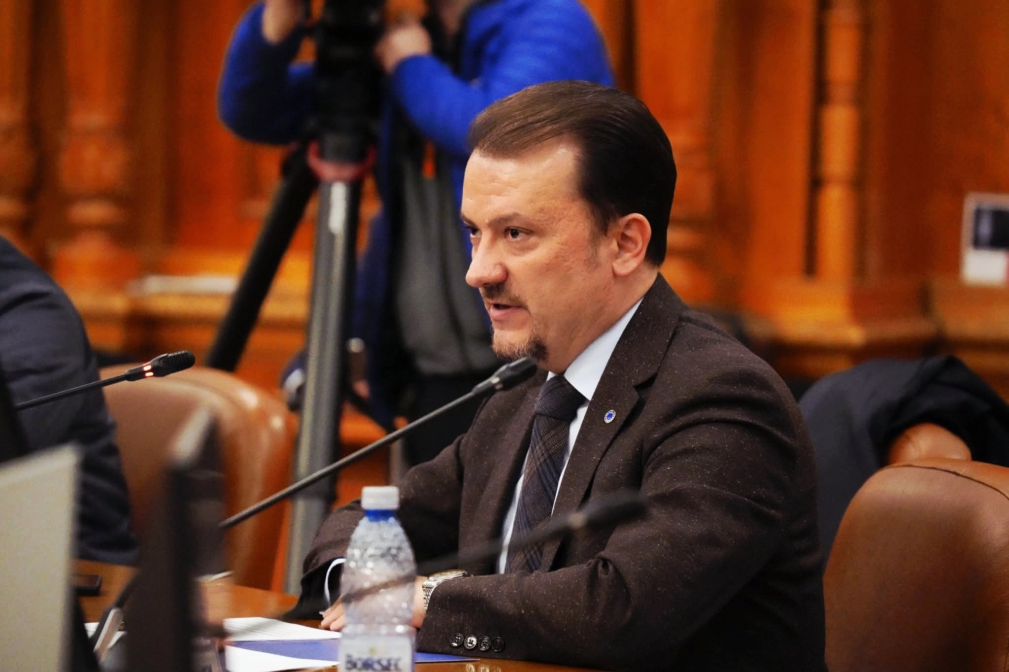Reacția președintelui CNA după afișarea unui mesaj vulgar la evenimentul Antena Group