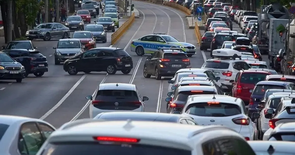 Propunere de restricționare a circulației mașinilor poluante în București: doar Euro VI și electrice din 2032