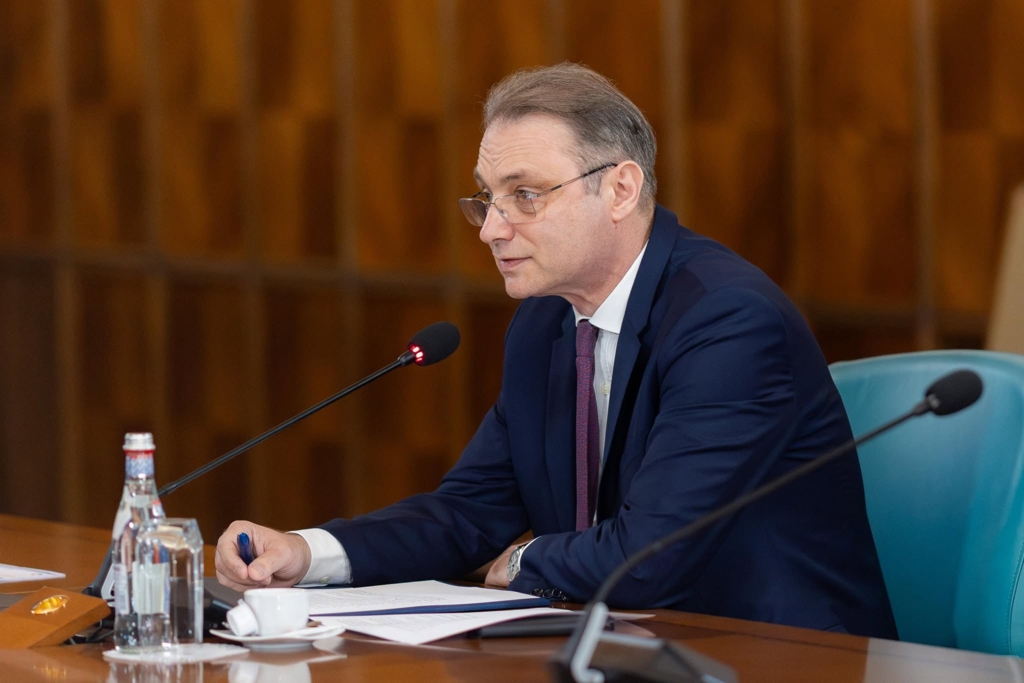 Profilul noului premier desemnat, Luca Niculescu: avere și carieră diplomatică