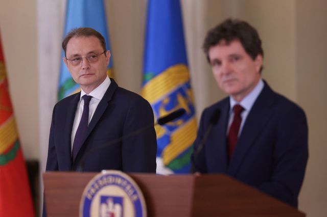 Misiunea premierului desemnat Luca Niculescu: Construirea unei majorități parlamentare și stabilitatea statului