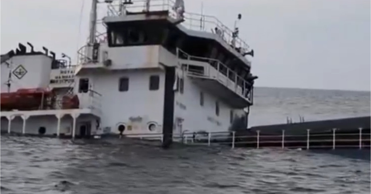 Incident în Marea Neagră: Nava încărcată cu cereale a fost distrusă de drone, un marinari este dispărut