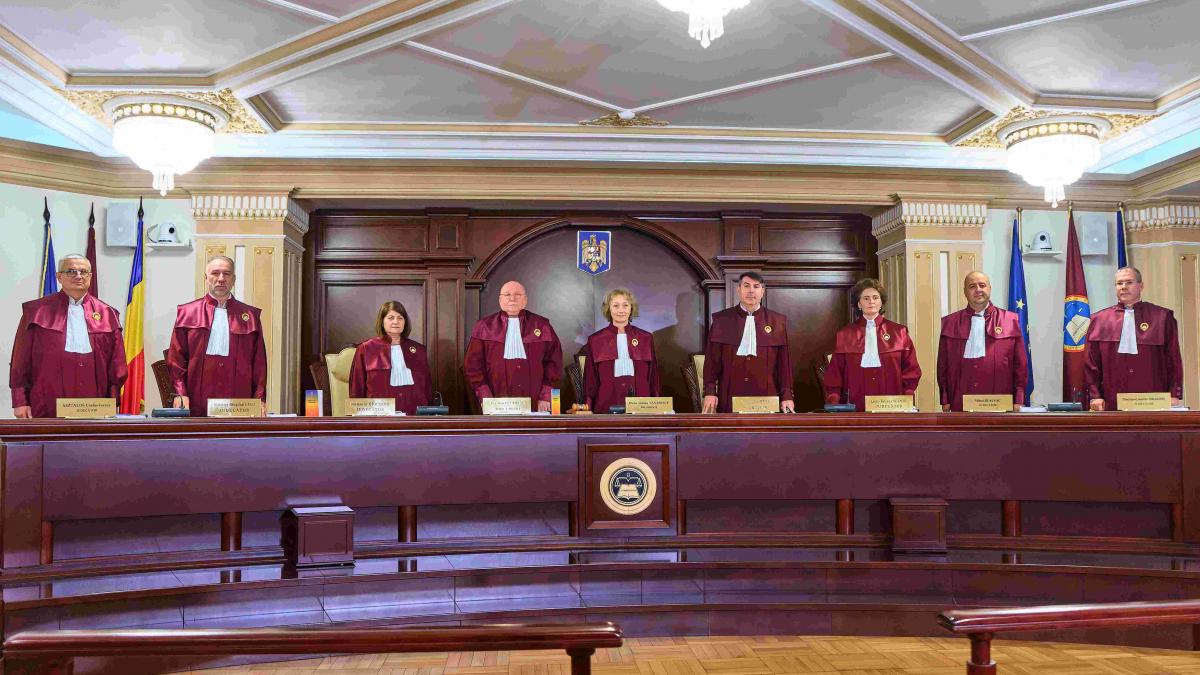 CCR respinge sesizarea premierului Ilie Bolojan privind un conflict juridic între Guvern și ÎHCJ