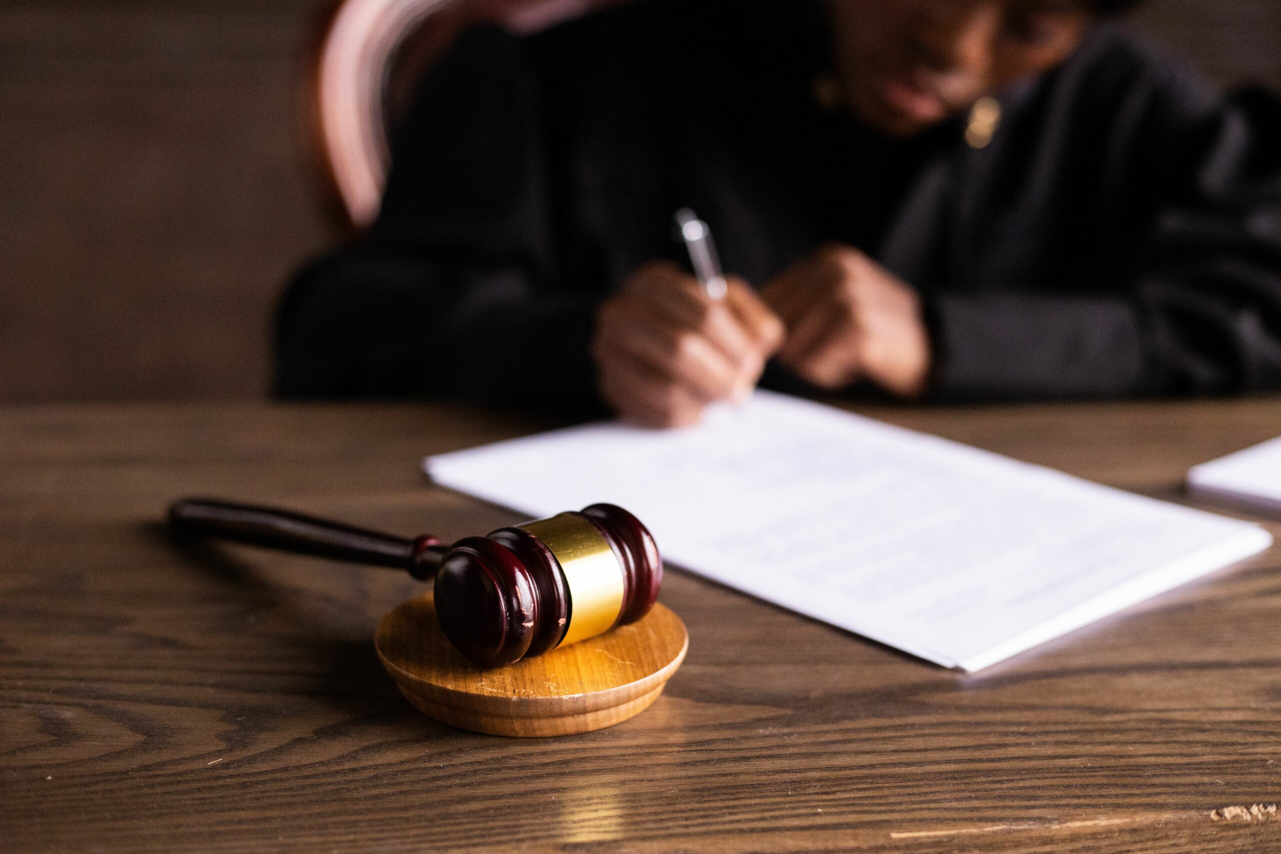 Executare silită asupra Tribunalului Argeș pentru peste 30 de milioane de lei de către magistrați