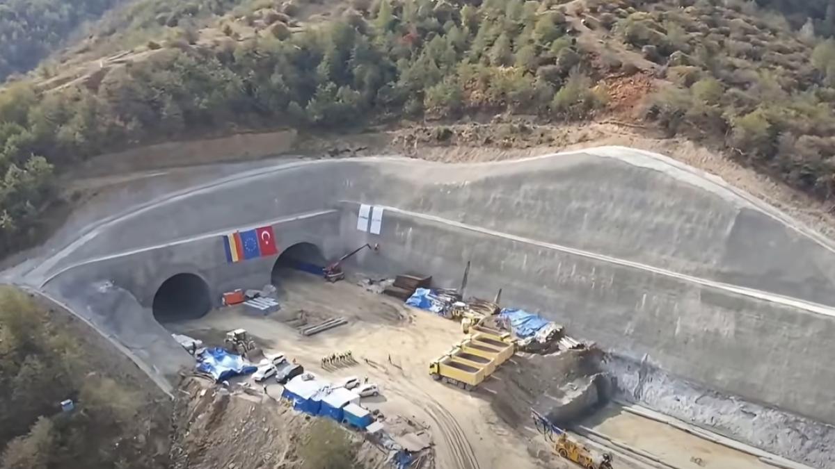 Tunelul Boița 1 de pe autostrada Sibiu – Pitești a fost străpuns complet
