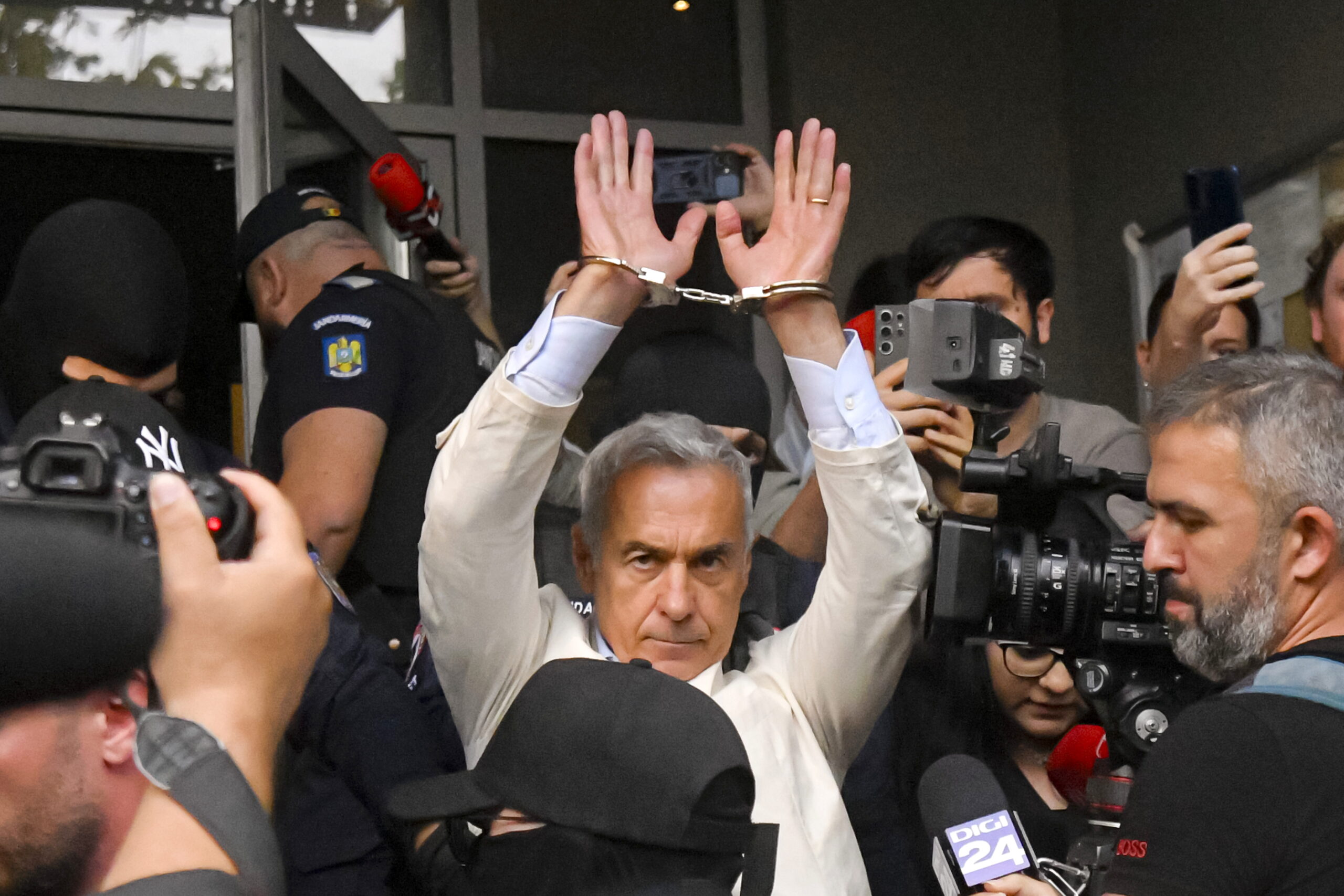 Călin Georgescu are o zi decisivă în justiție: cerere de eliberare și termene la DIICOT și Curtea de Apel