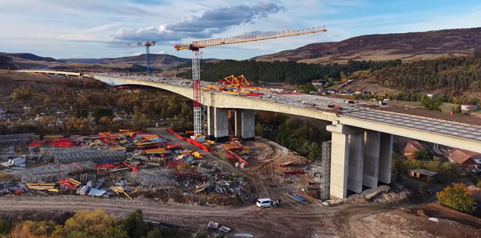 Lucrările la viaductul de 2 kilometri de la Mihăiești au intrat în etapa de asfaltare pe A3
