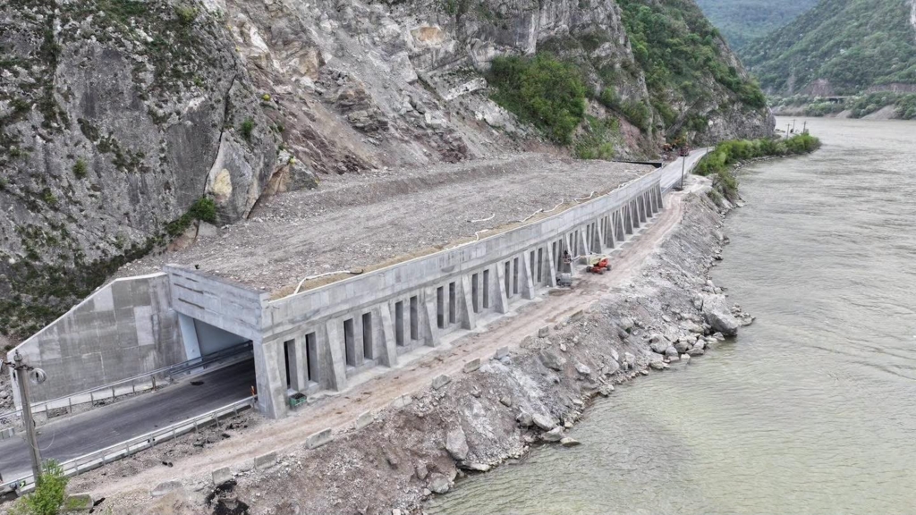 Semnat contractul pentru consolidarea Centurii Călimănești pe DN 7CC