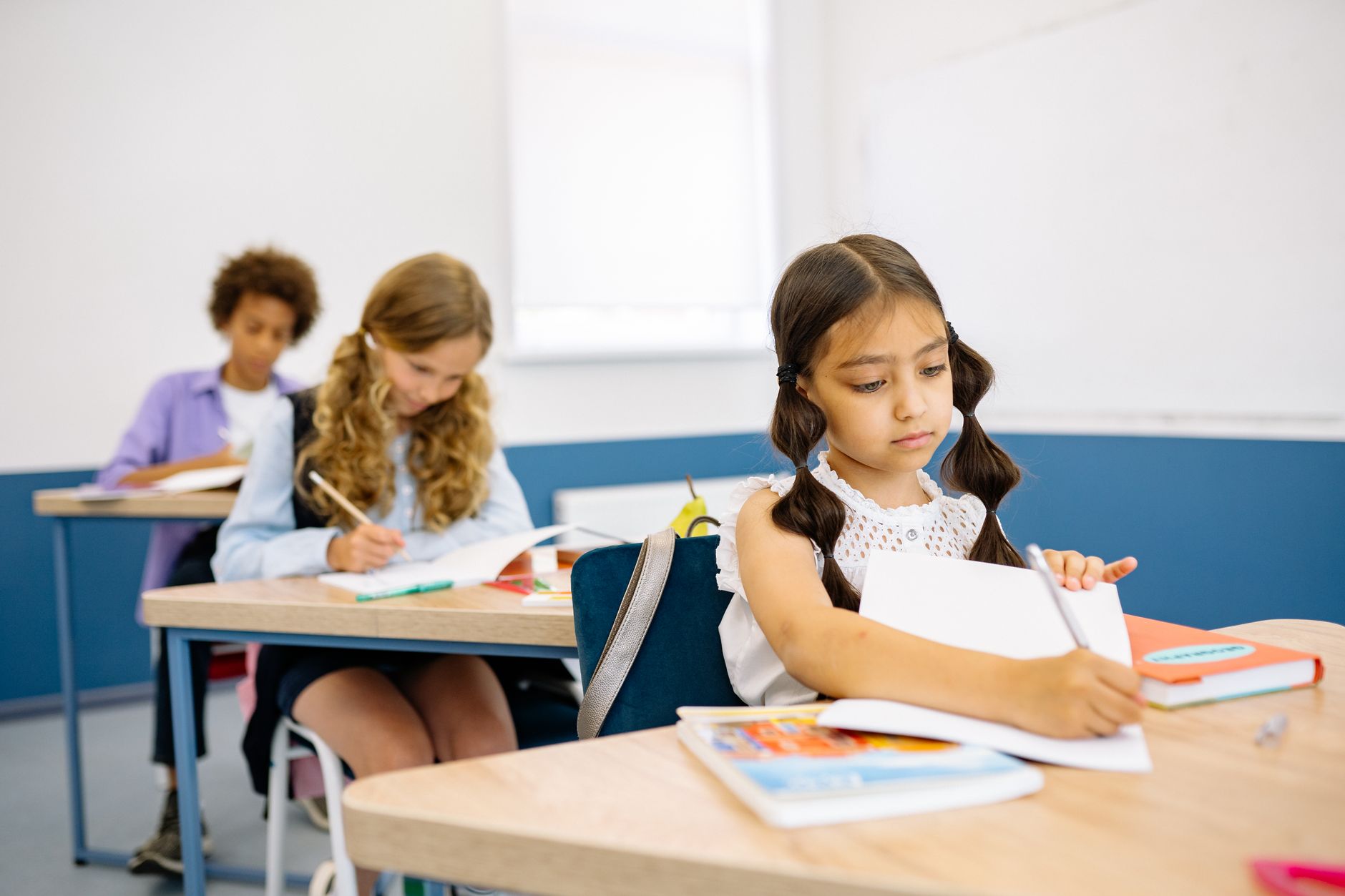 Nicușor Dan salută promulgarea legii care permite educația în limba română în Ucraina